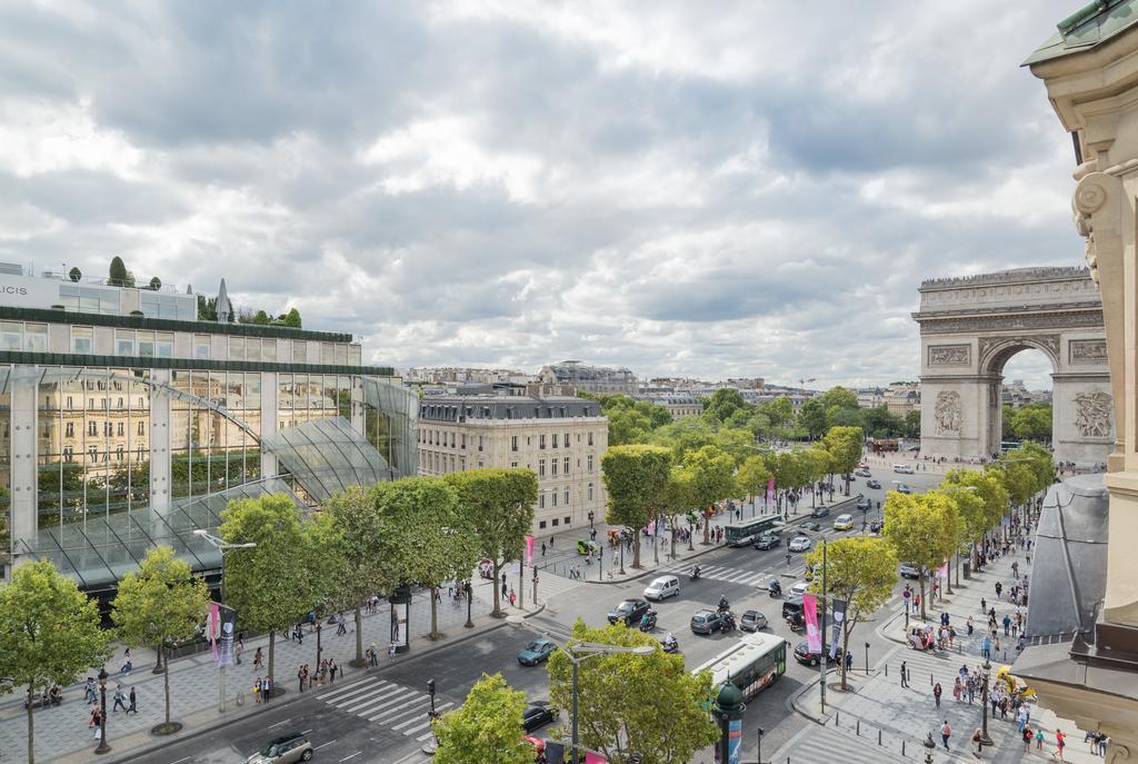 Arc De Triomphe - Foch Palace Paris Quarto foto